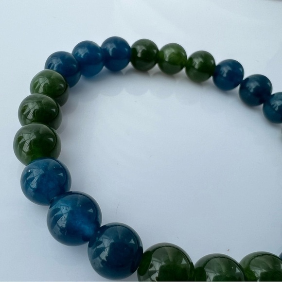 Green and Blue Jade Beaded Stretch Bracelet - Picture 4 of 15